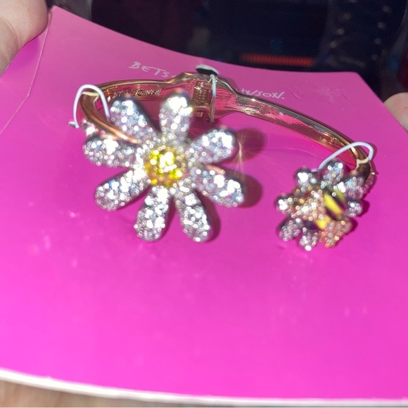 SOLD BETSEY JOHNSON SET Ooh a Daisy Mixed Metals Necklace Bracelet Earrings NWT - Picture 2 of 16